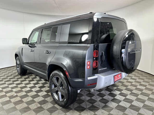 2025 Land Rover Defender 110 S photo 8
