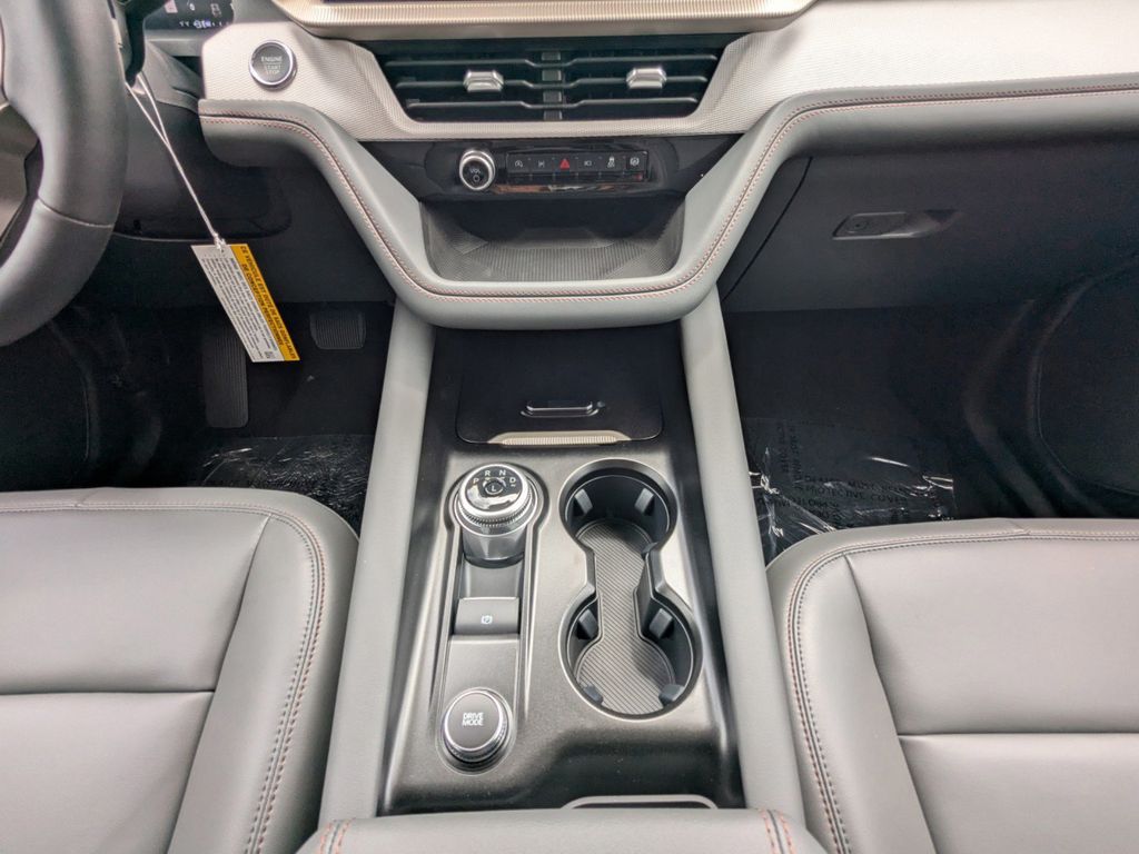 2025 Ford Explorer photo 12