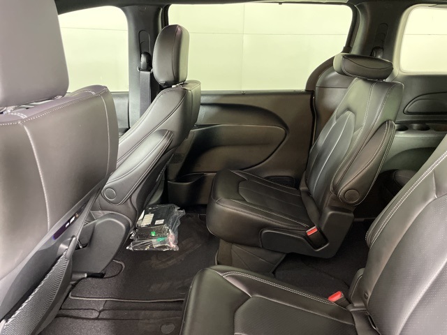 2025 Chrysler Pacifica photo 35