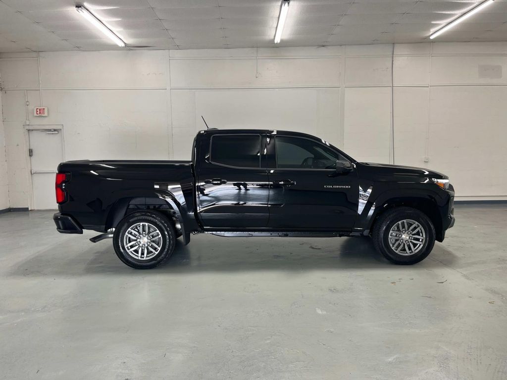 2026 Chevrolet Colorado LT photo 2
