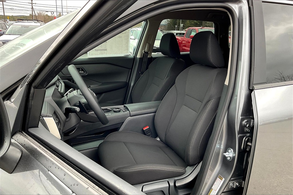2025 Nissan Rogue S photo 10