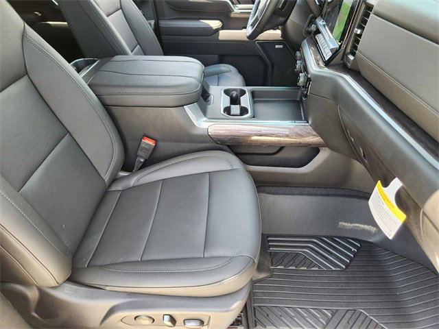 2025 Chevrolet Silverado 2500HD LTZ photo 10