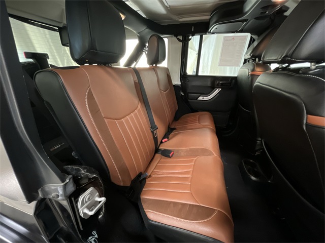 2016 Jeep Wrangler Unlimited Sahara photo 14