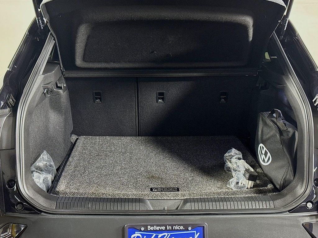 2023 Volkswagen ID.4 Pro photo 19