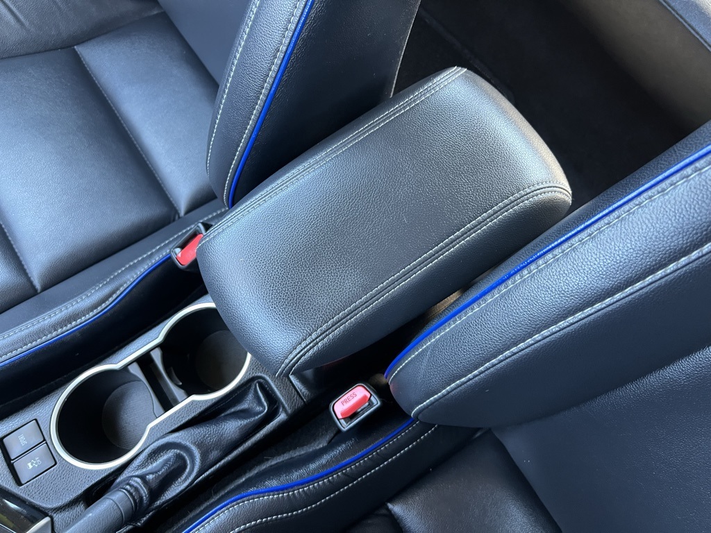 2018 Toyota Corolla XSE photo 21