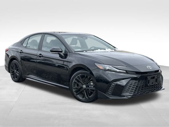 2025 Toyota Camry SE's photo