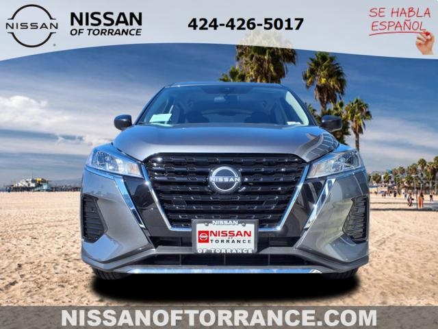 2025 Nissan Kicks Play S photo 2