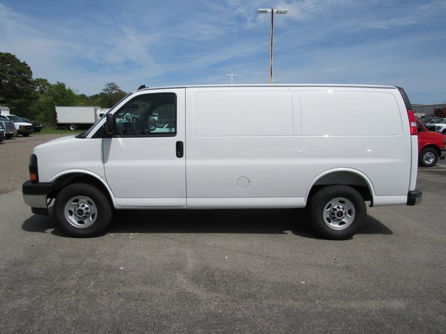 2025 Gmc Savana Cargo 2500 photo 2
