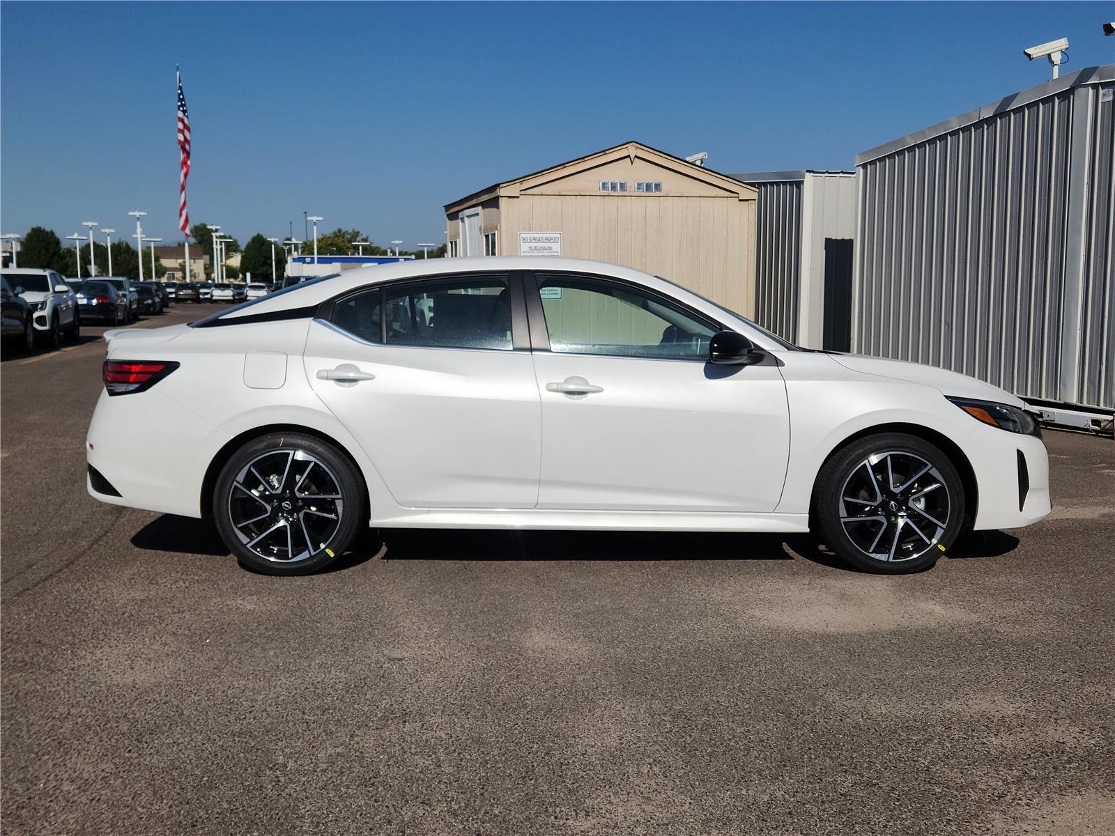 2025 Nissan Sentra SR photo 2