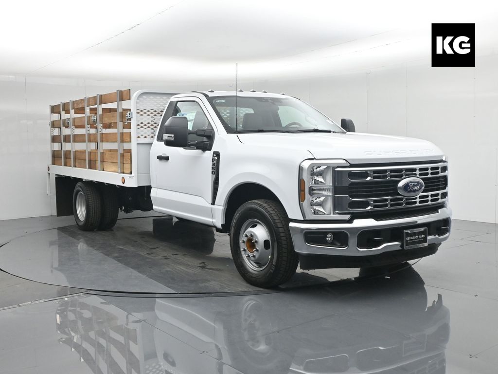 2026 Ford F-350 Super Duty Chassis Cab XL's photo