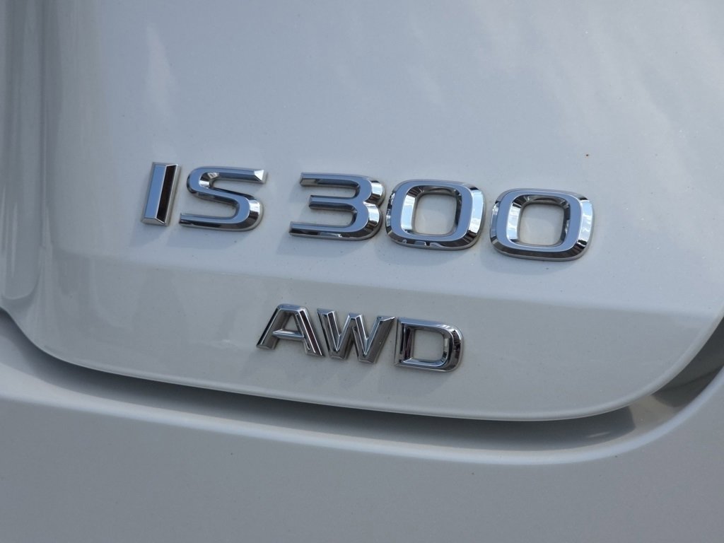 2022 Lexus IS 300 photo 11