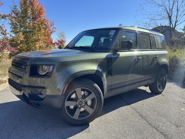 2026 Land Rover Defender S's photo