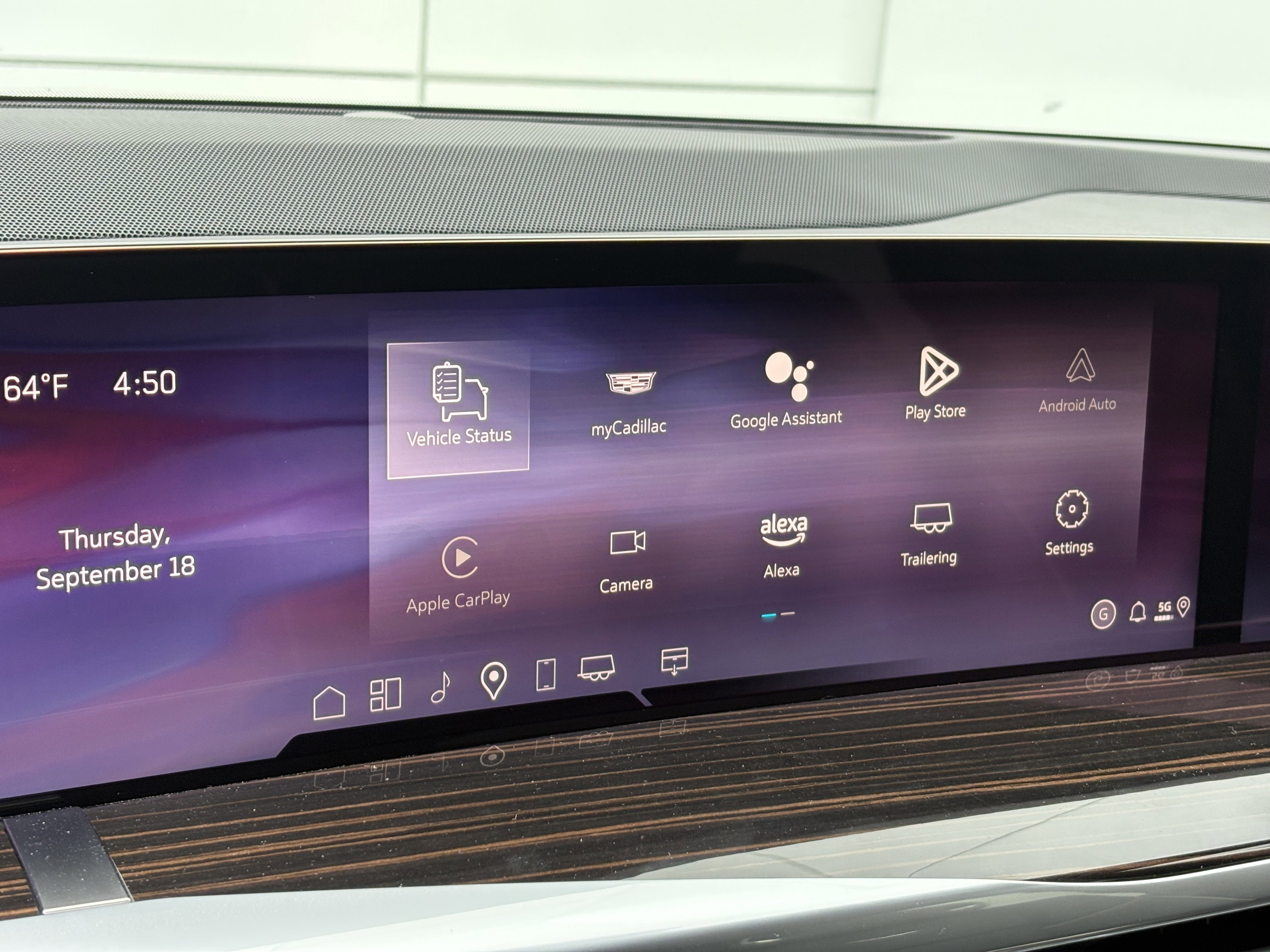 2025 Cadillac Escalade Premium Luxury photo 2