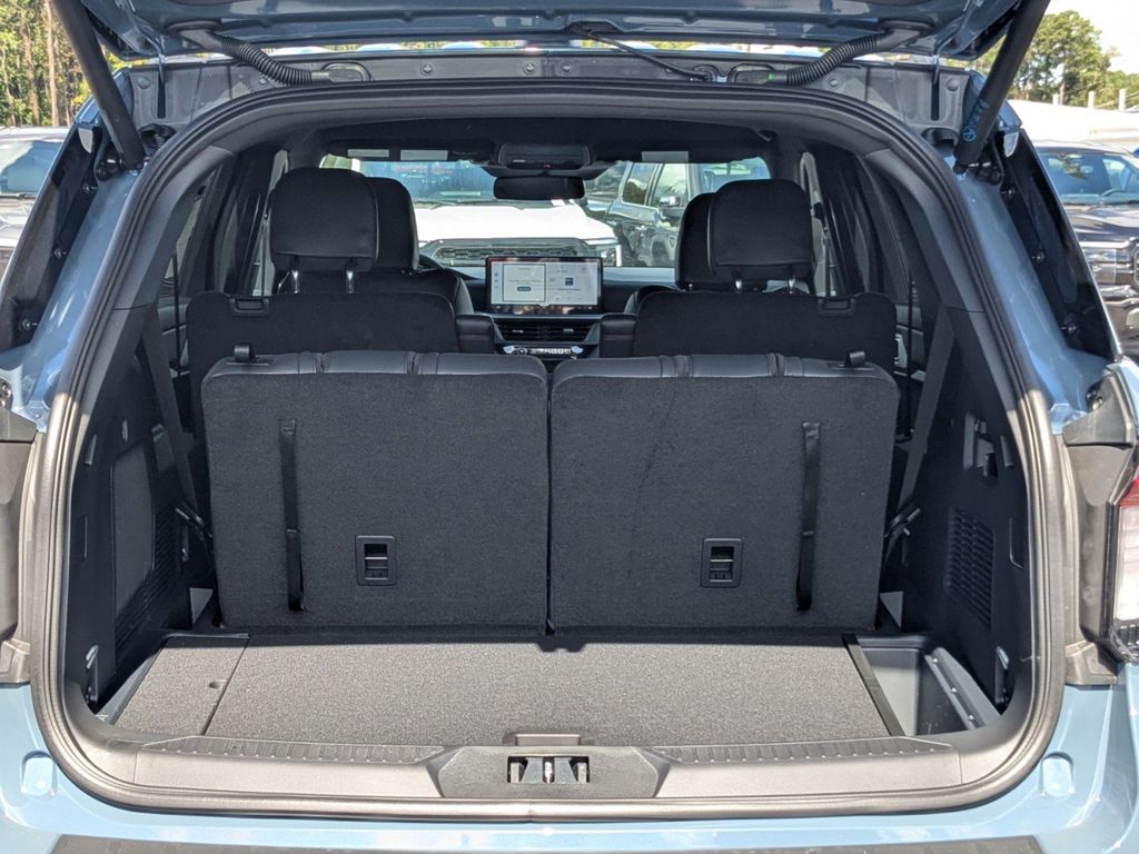 2025 Ford Explorer ST-Line photo 12