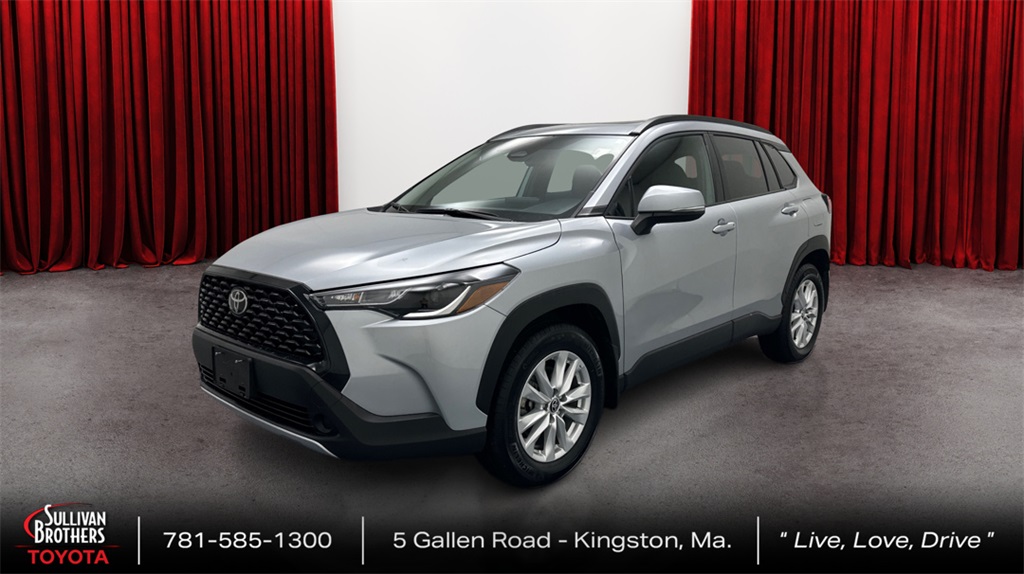 2024 Toyota Corolla Cross LE's photo