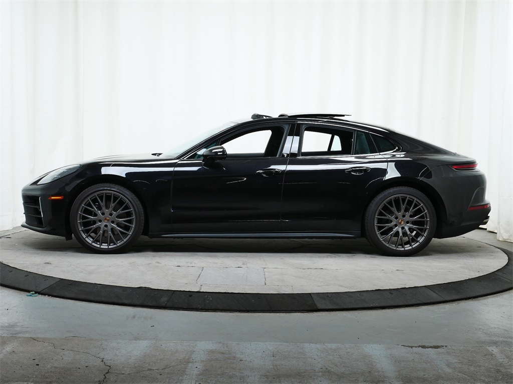 2025 Porsche Panamera 4 photo 2