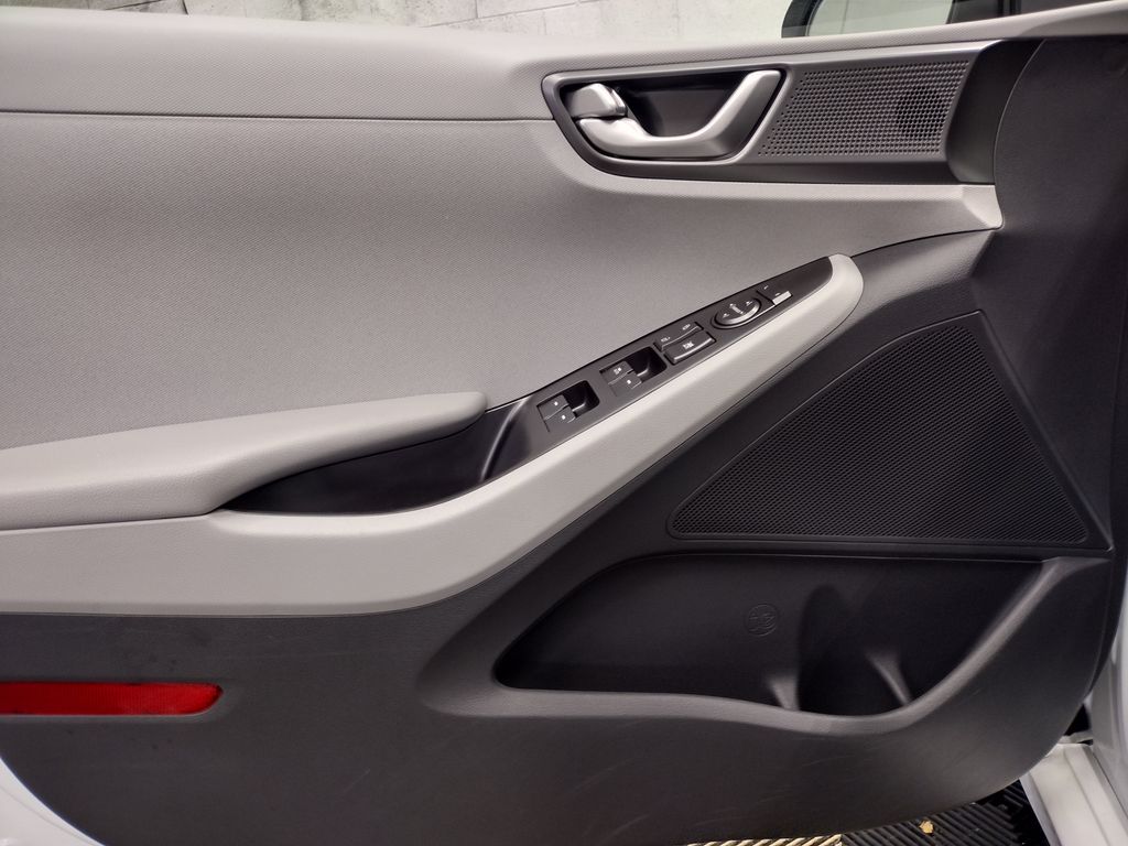 2020 Hyundai Ioniq Electric SE photo 15
