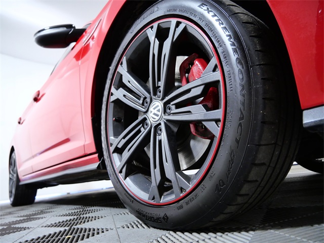 2019 Volkswagen Jetta GLI 2.0T Anniversary Edition photo 2