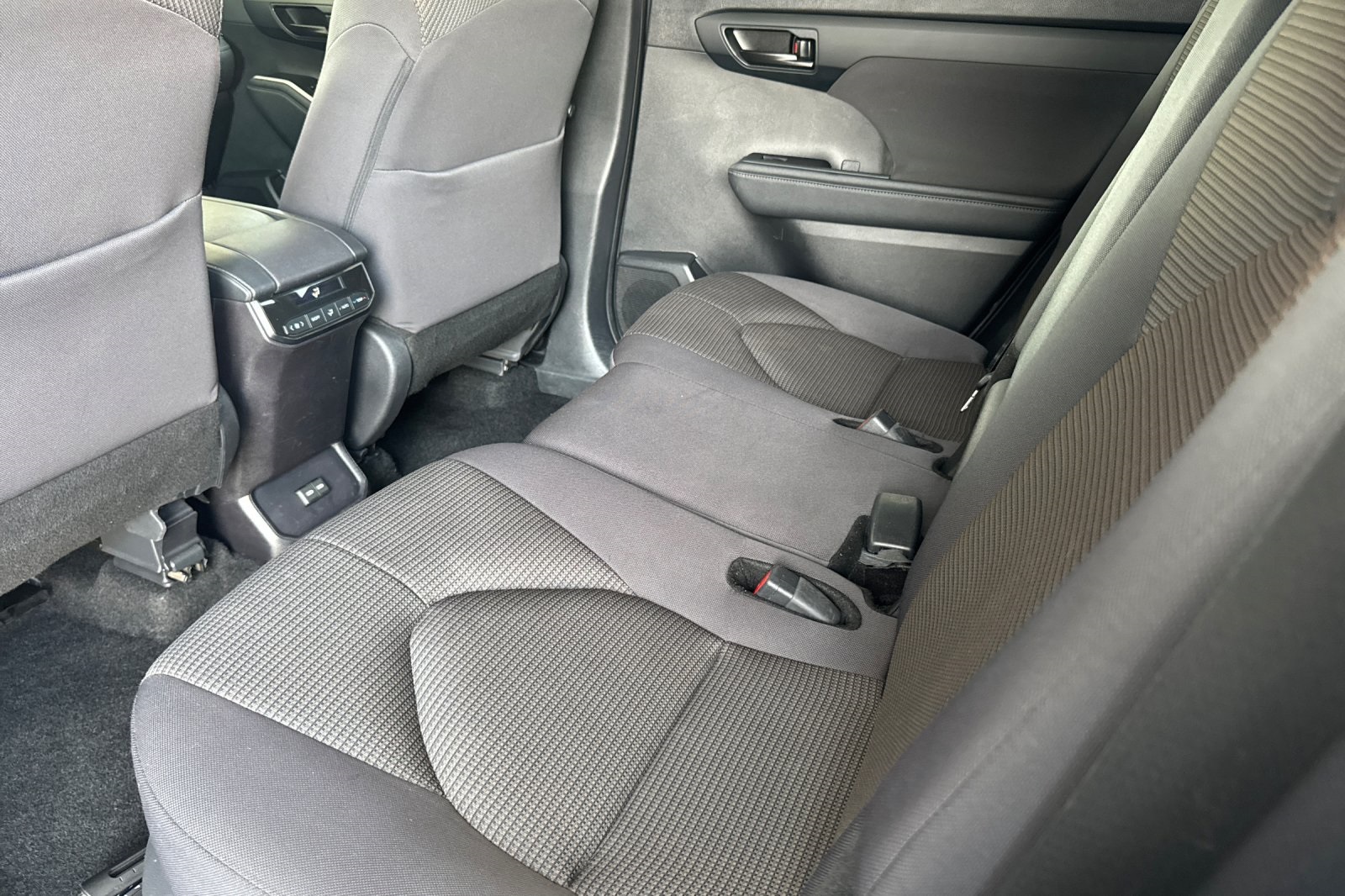 2024 Toyota Highlander LE photo 11