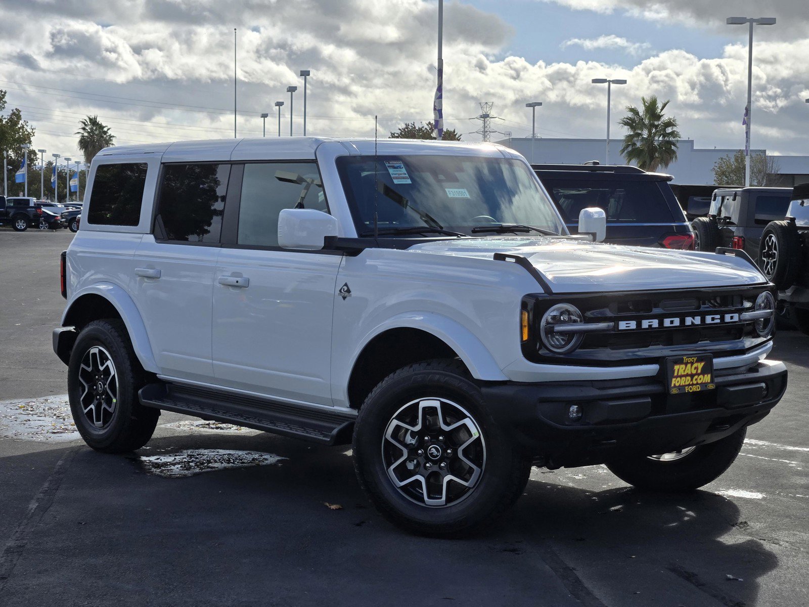 2025 Ford Bronco 4-Door Outer Banks's photo
