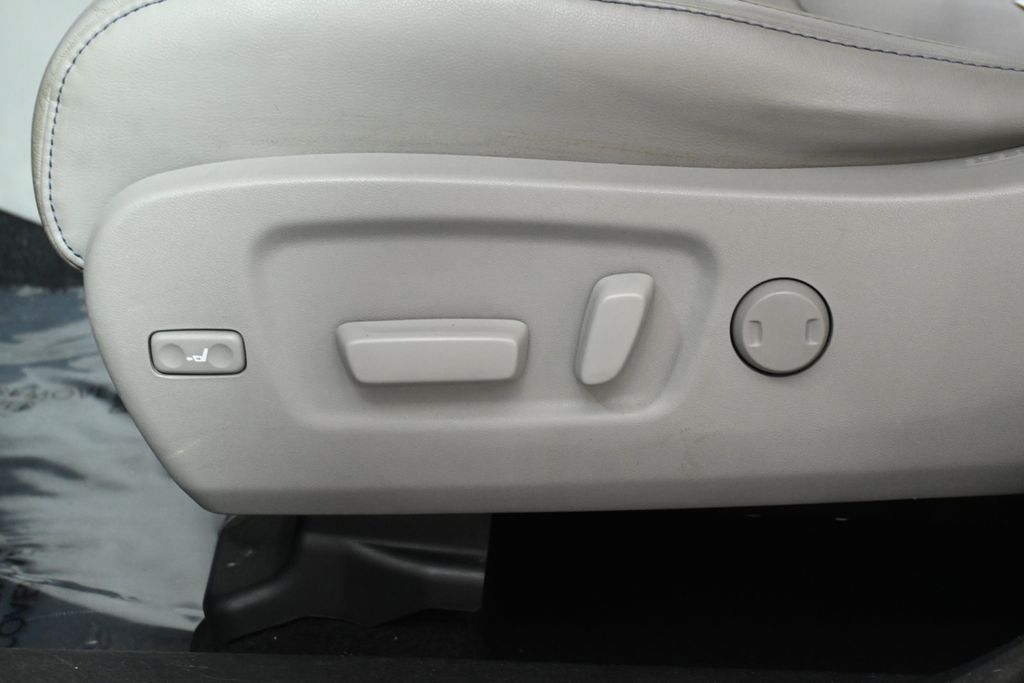 2015 Toyota Highlander Base Hybrid photo 31