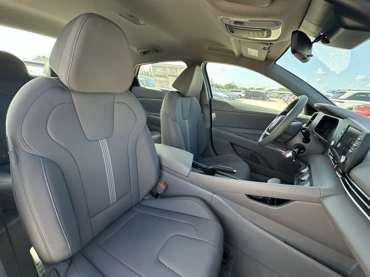 2025 Hyundai Elantra SE photo 23