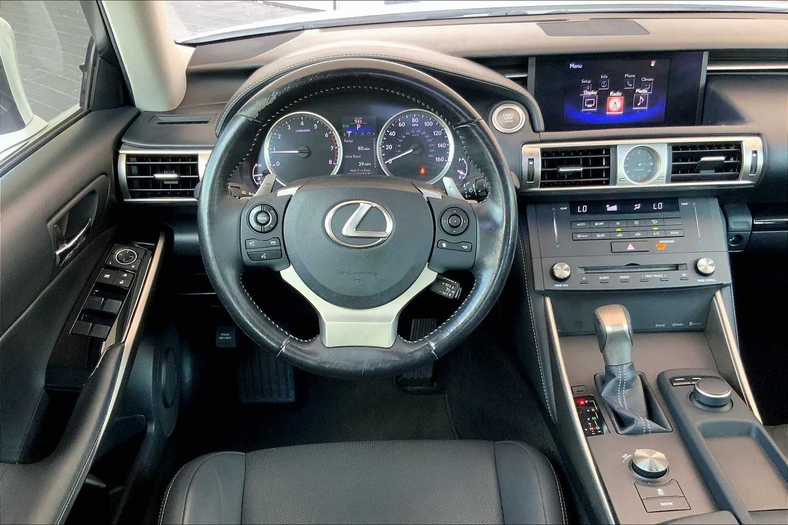 2016 Lexus IS 200t photo 4
