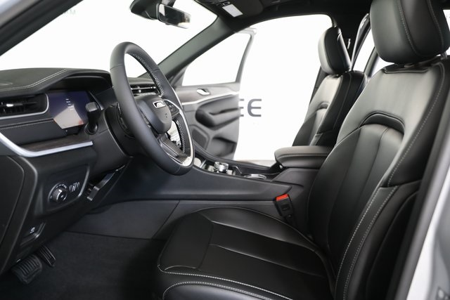 2025 Jeep Grand Cherokee Limited photo 15