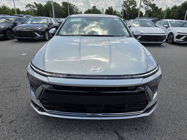 2025 Hyundai Sonata Hybrid SEL photo 2