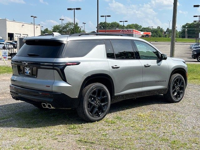 2025 Chevrolet Traverse RS photo 2