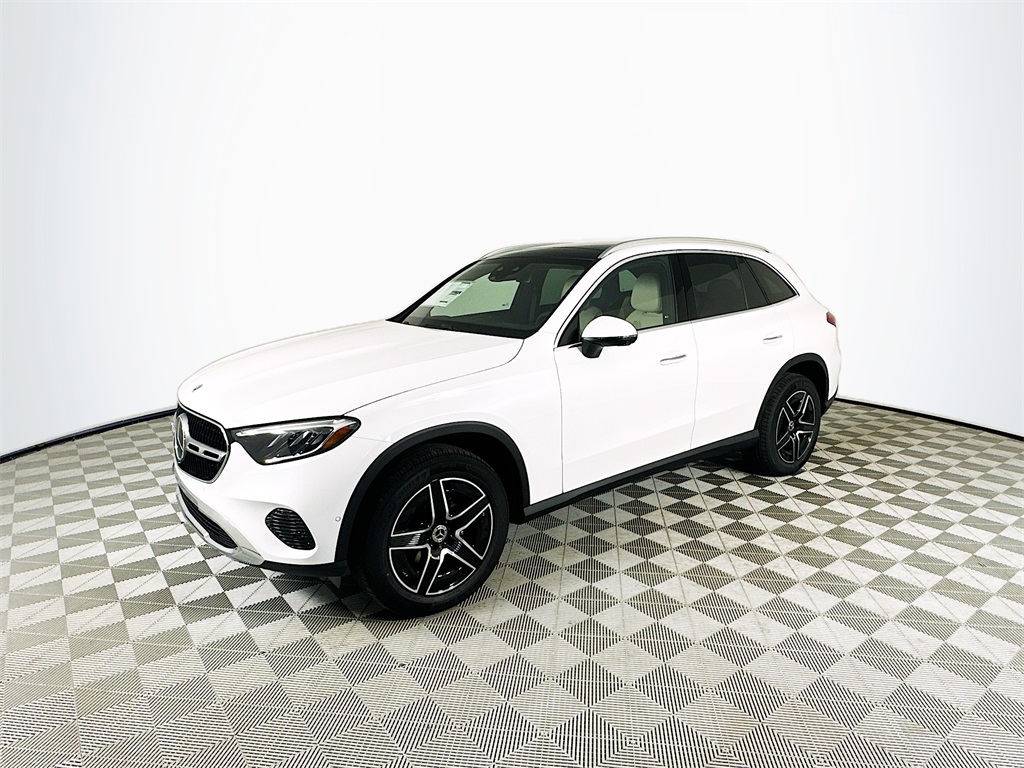 2026 Mercedes Benz GLC 300 4MATIC photo 3