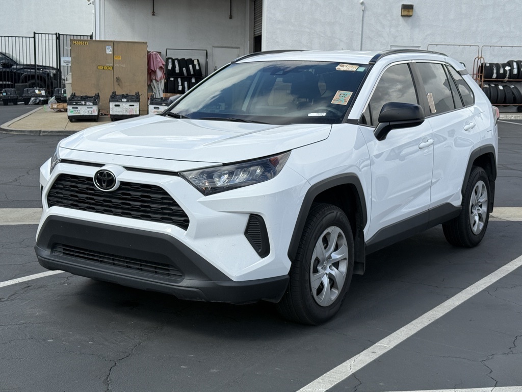 2021 Toyota RAV4 LE photo 2