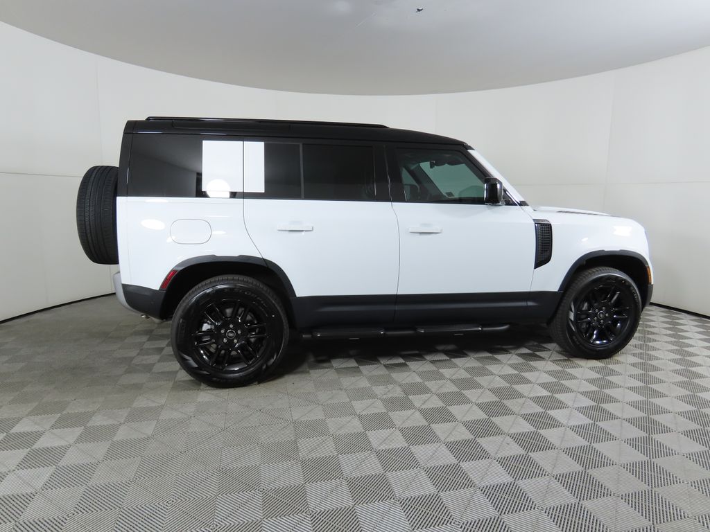 2025 Land Rover Defender 110 S photo 2