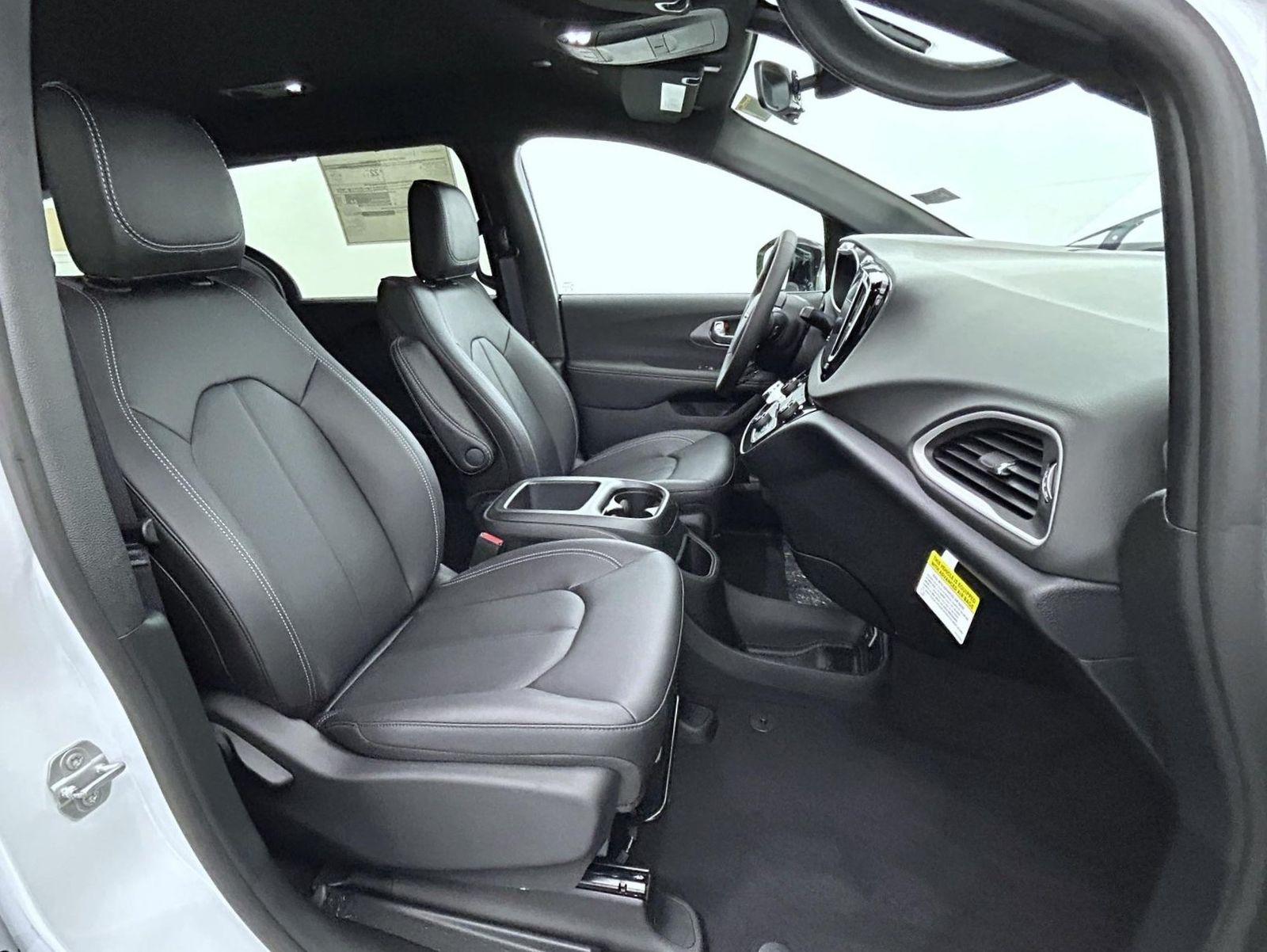 2026 Chrysler Voyager LX photo 15