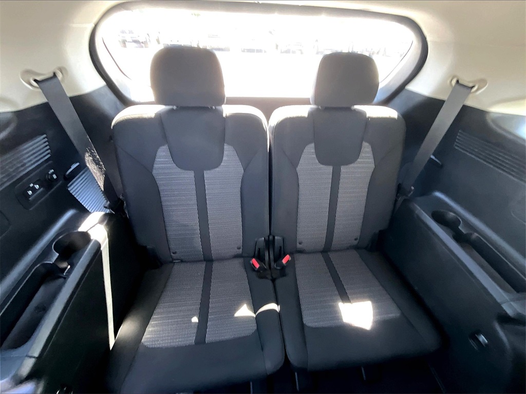2022 Kia Sorento LX photo 17
