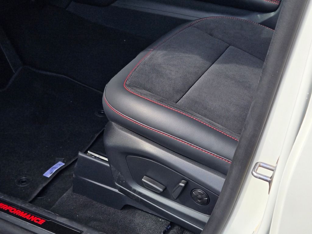 2025 Ford Explorer ST photo 23