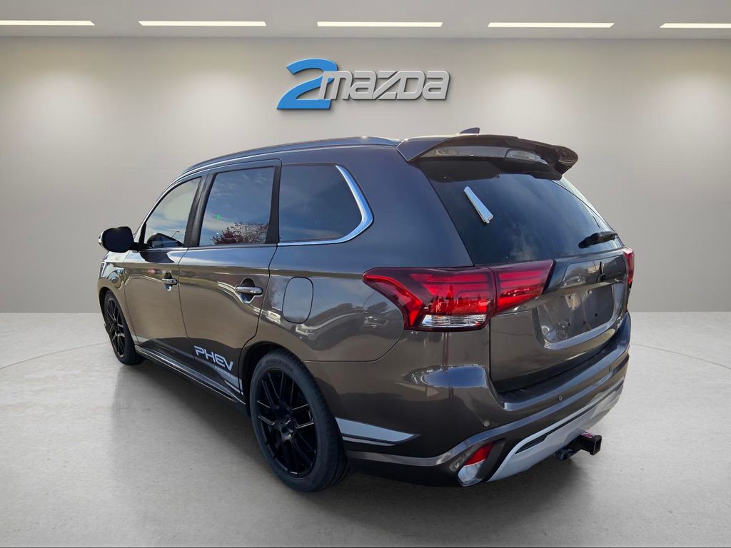 2019 Mitsubishi Outlander PHEV GT photo 3
