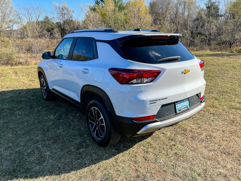 2024 Chevrolet Trailblazer LT photo 2