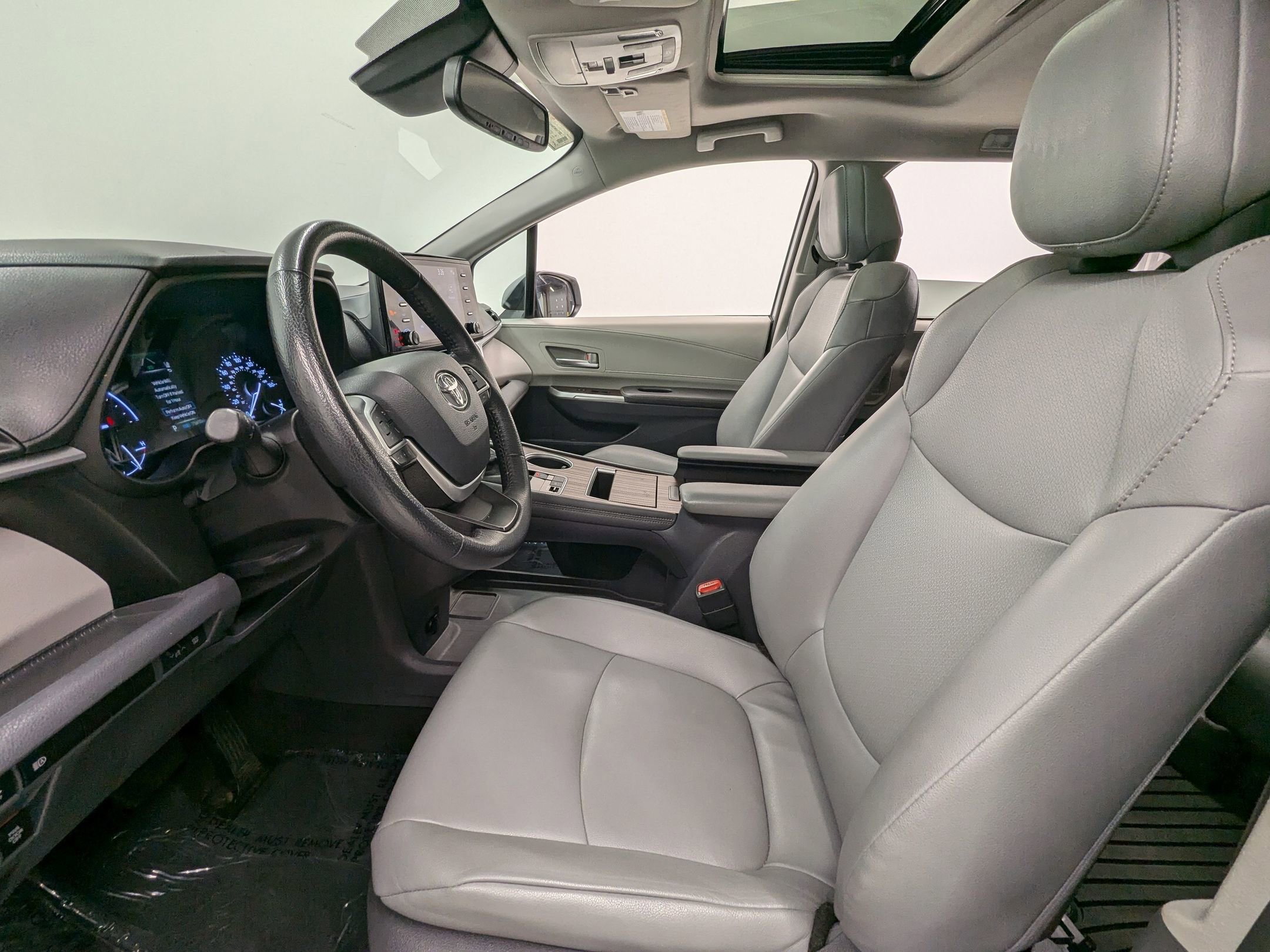 2021 Toyota Sienna XLE photo 4