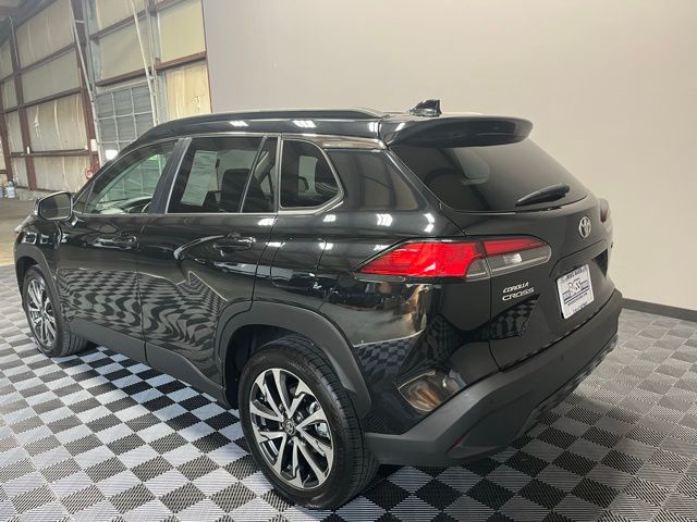 2024 Toyota Corolla Cross XLE photo 3