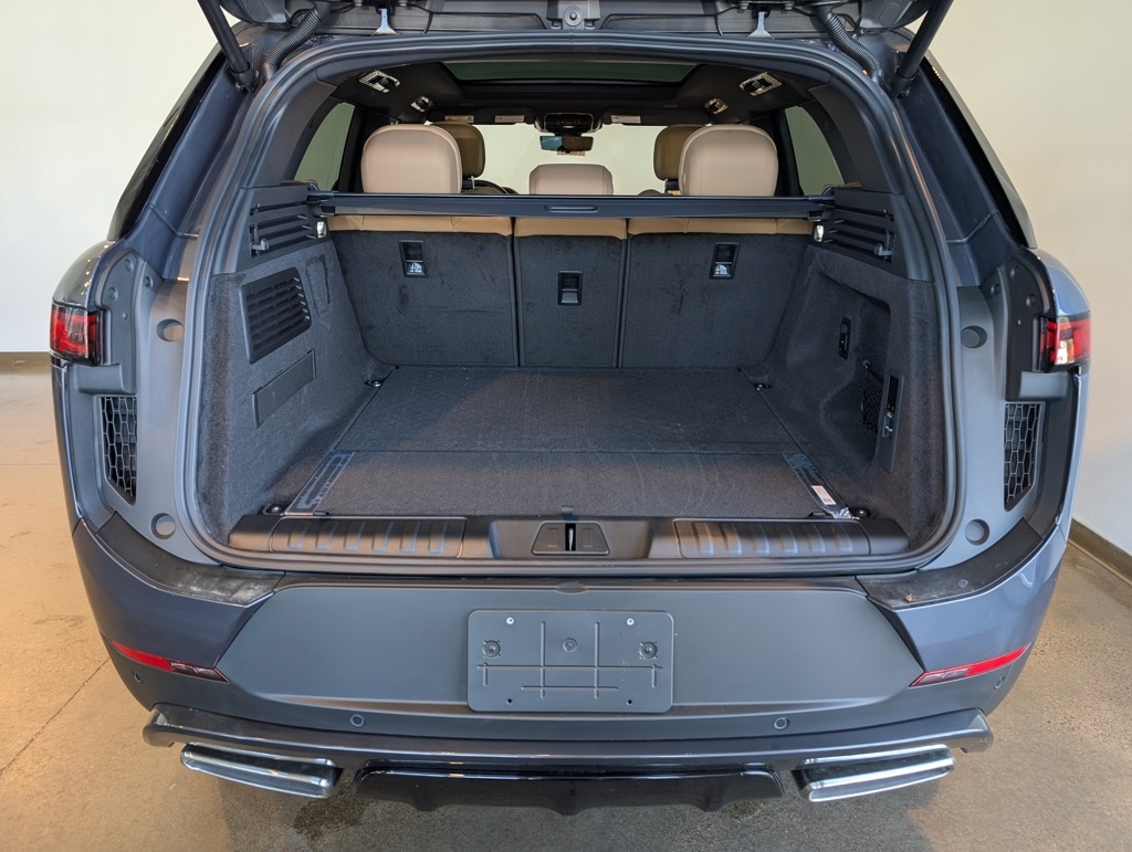 2025 Land Rover Range Rover Sport SE photo 3