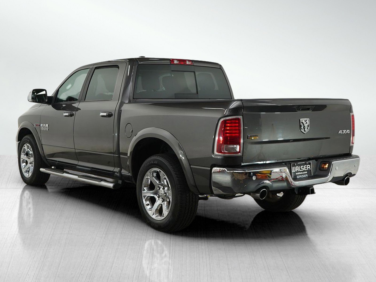 2017 Ram 1500 Laramie photo 3