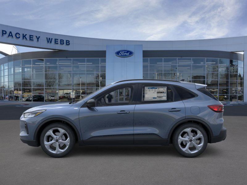 2025 Ford Escape ST-Line Hybrid photo 2