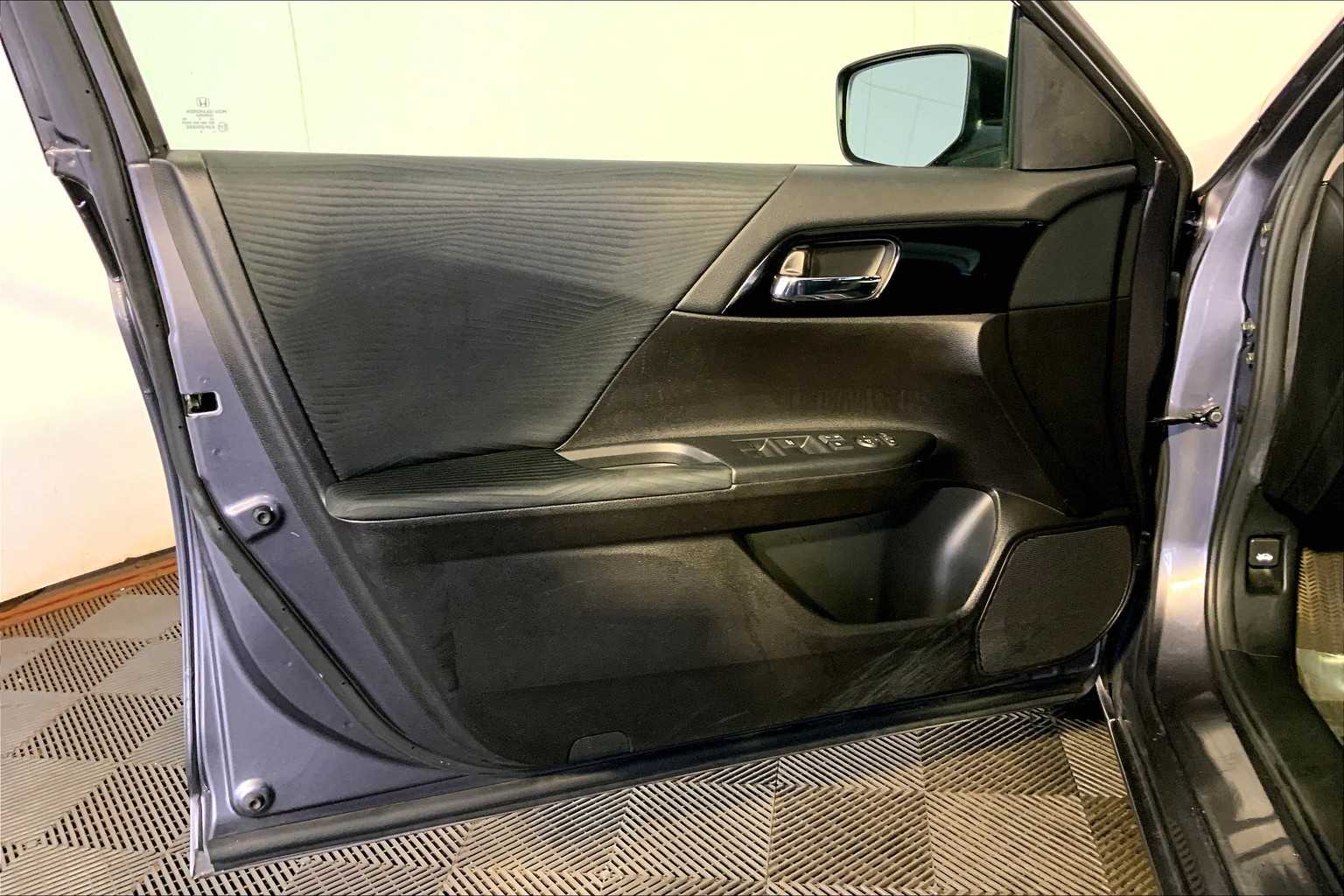 2016 Honda Accord LX photo 20