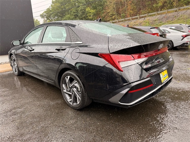 2024 Hyundai Elantra Limited photo 3