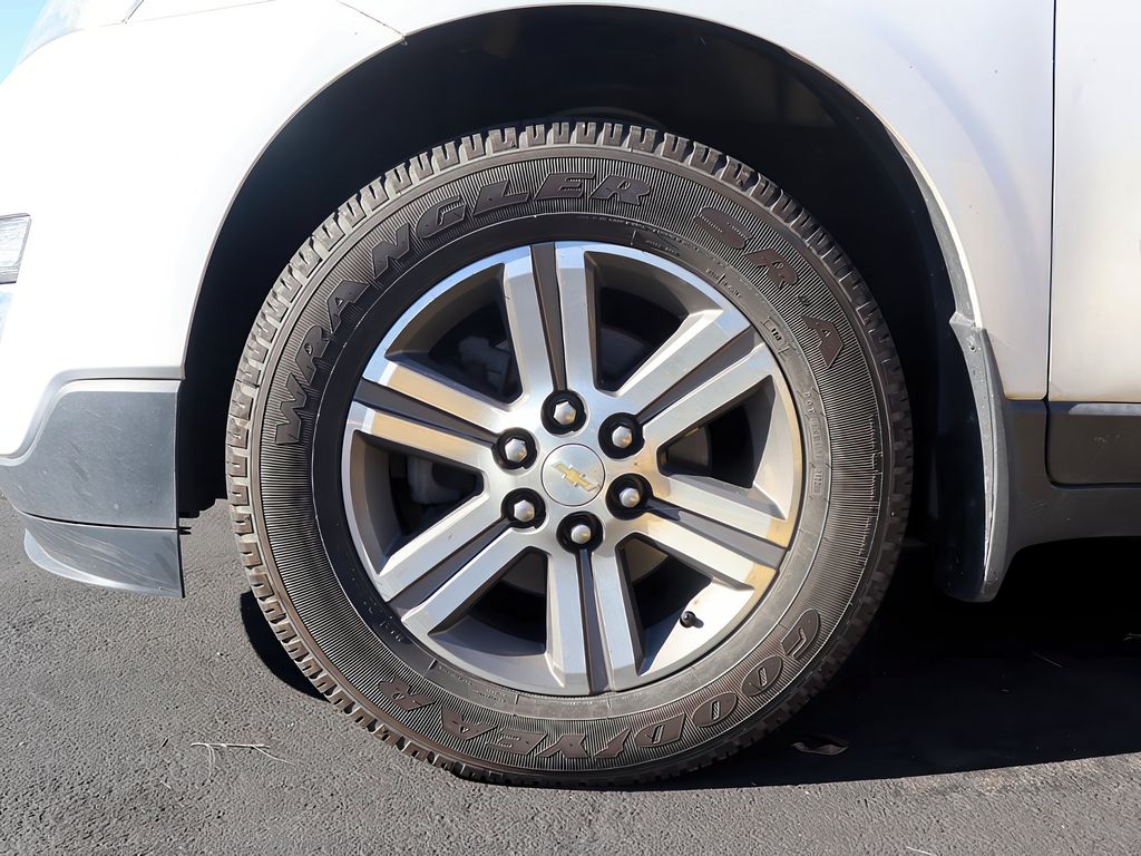 2017 Chevrolet Traverse 1LT photo 3