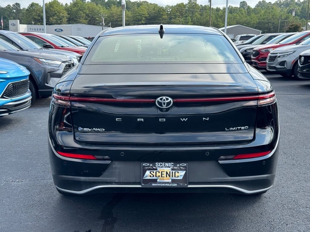 2024 Toyota Crown XLE photo 4