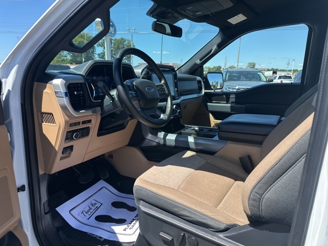 2023 Ford F-150 XLT photo 32