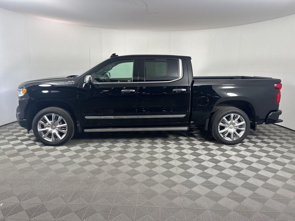 2025 Chevrolet Silverado 1500 High Country photo 2