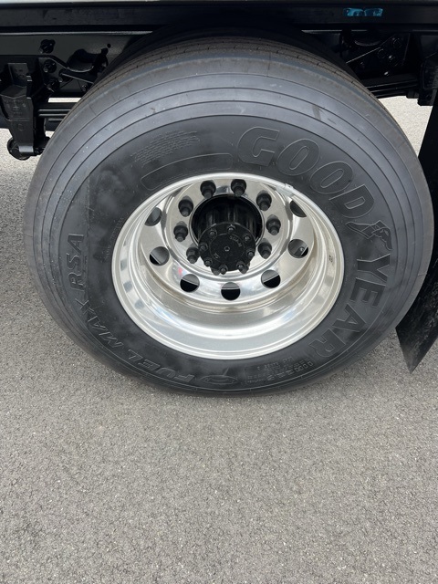 2025 Ford F-650 Base photo 4